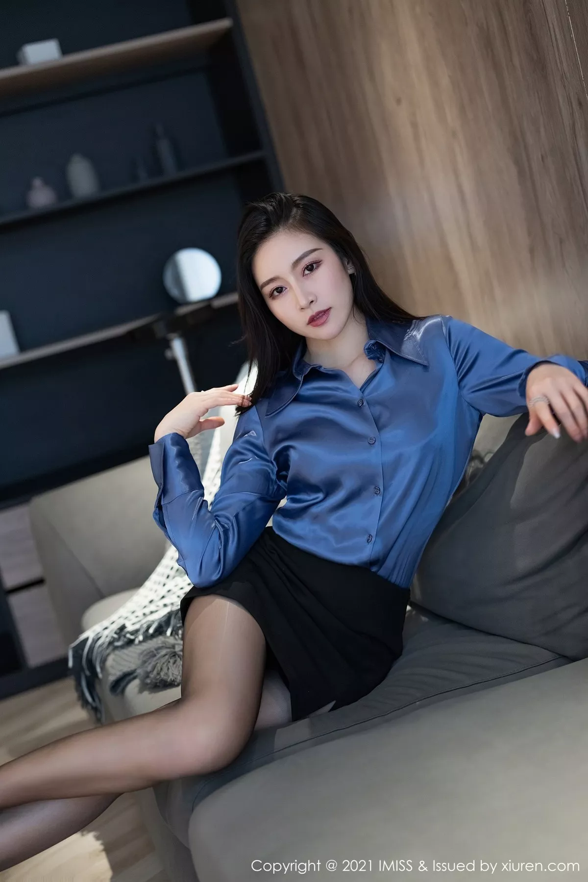 秀人集.com_[IMISS爱蜜社]Vol.604_嫩模Vanessa典雅职场OL制服半脱露性感内衣迷人诱惑写真61P