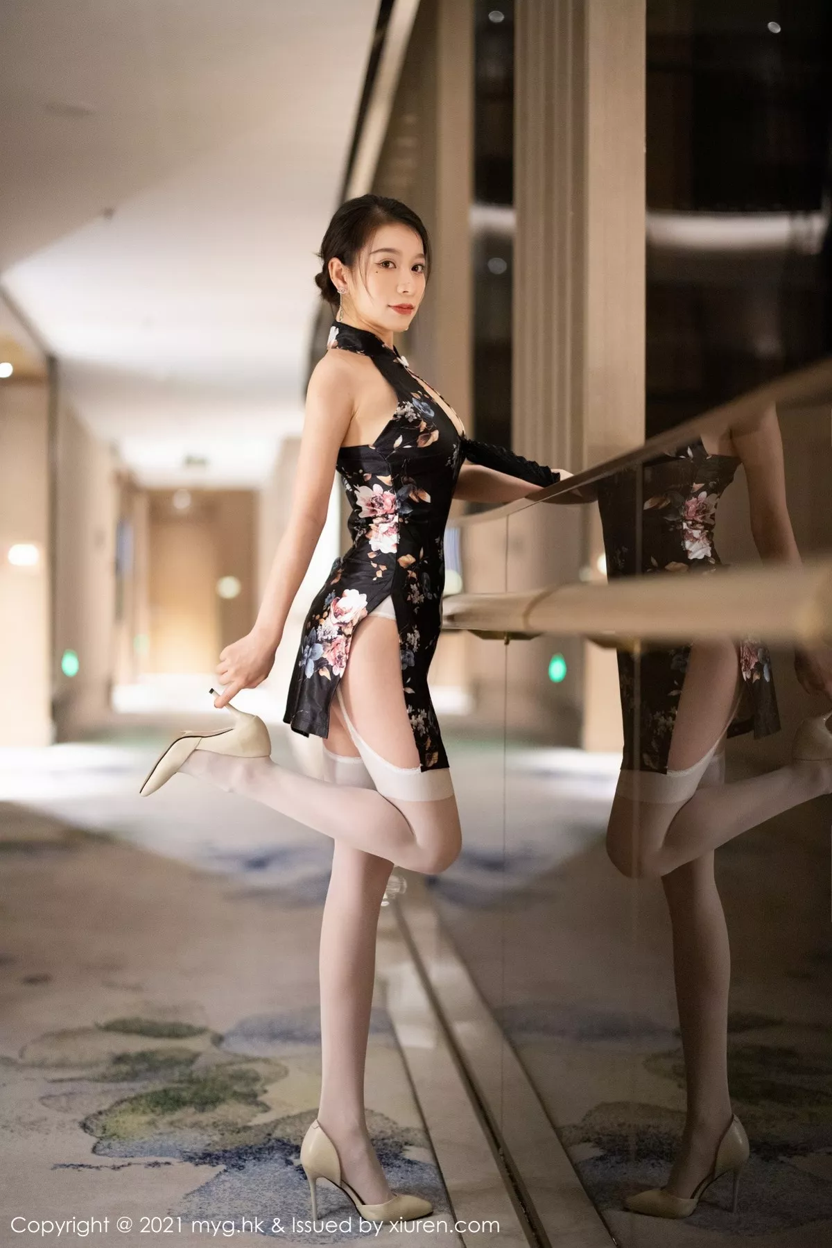 秀人集.com_[MyGirl美媛馆]Vol.580_模特vetiver嘉宝贝儿杭州旅拍古韵旗袍配白丝吊袜撩人诱惑写真62P