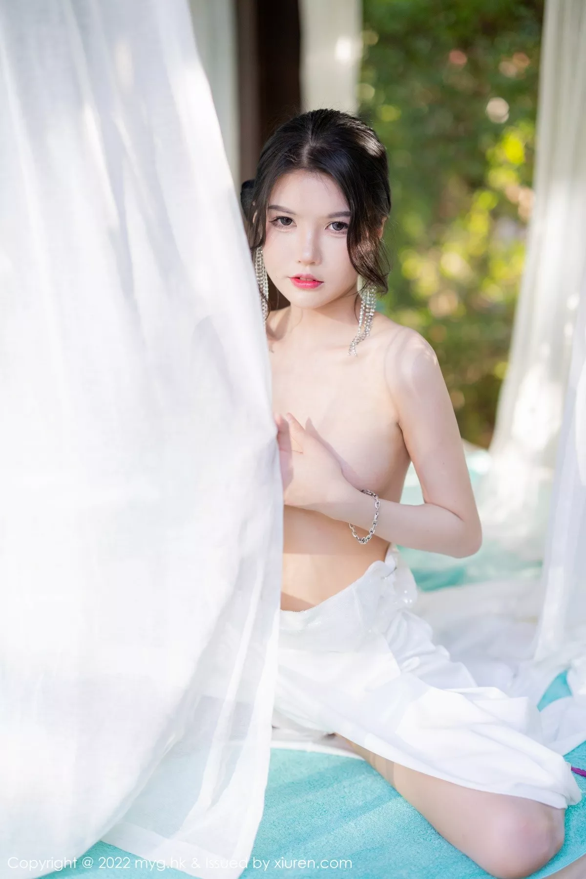 秀人集.com_[MyGirl美媛馆]Vol.625_模特媛媛酱belle珠三角旅拍泳池性感服饰半脱露惹火身材诱惑写真54P